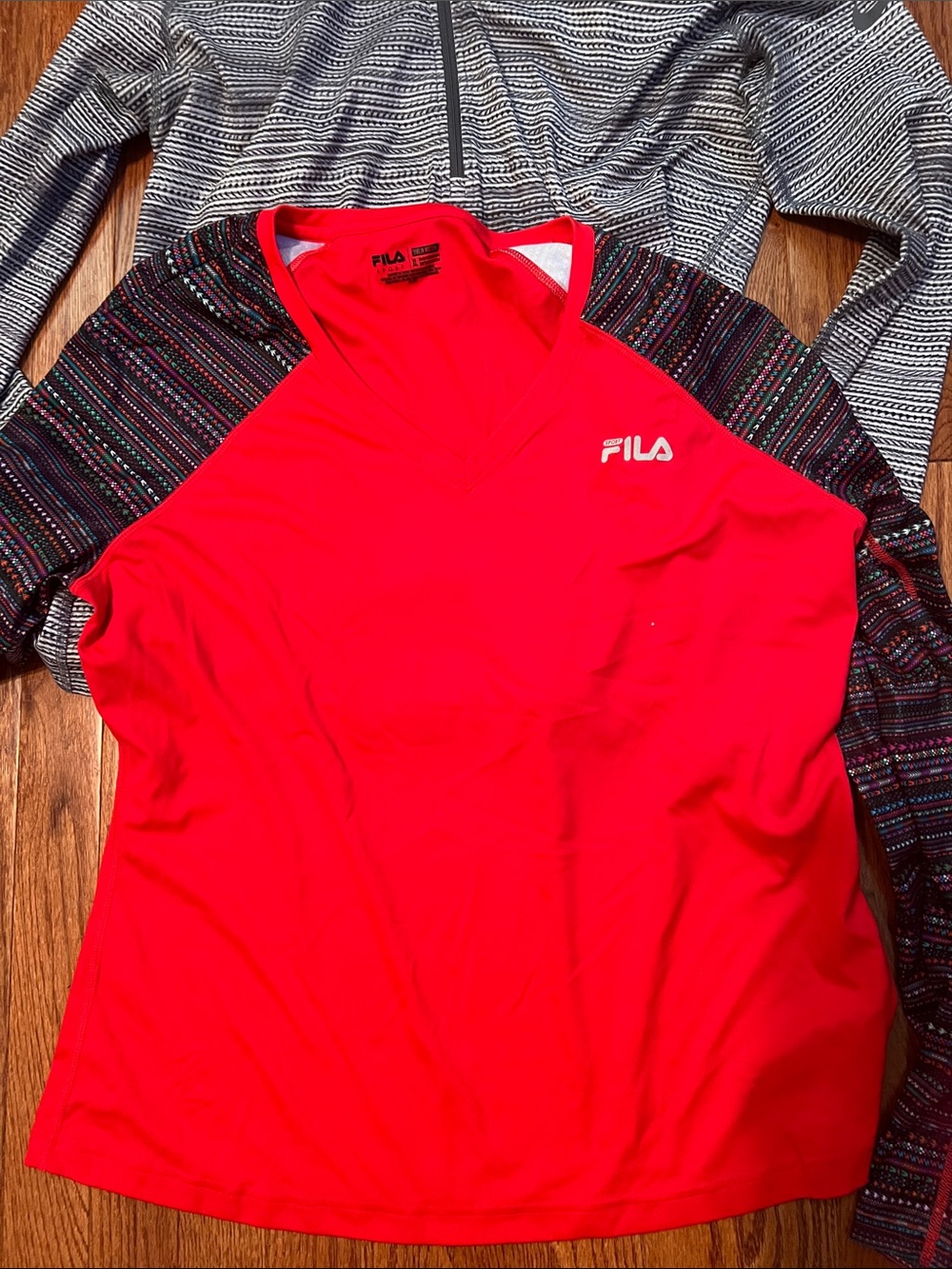 Nike 2@ xl, black and red sleeves Nike is L, gray in back is UNDER Armore XL - Picture 2 of 5